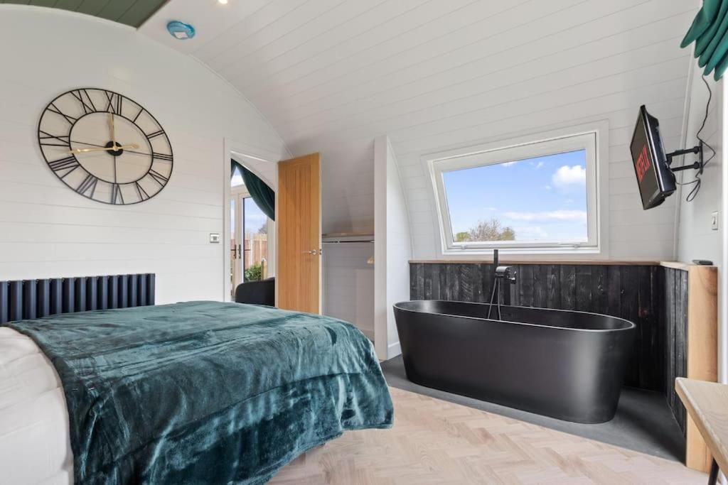 Choller Lodges - The Barn House With Hot Tub Arundel Bagian luar foto